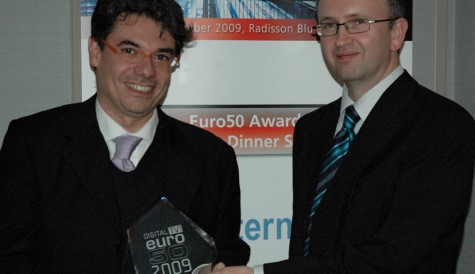 Euro50 Awards 2009: Sky Italia’s Massimo Bertolotti accepts Tom Mockridge’s award