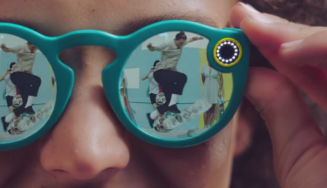 Snapchat makes hardware move with video Spectacles